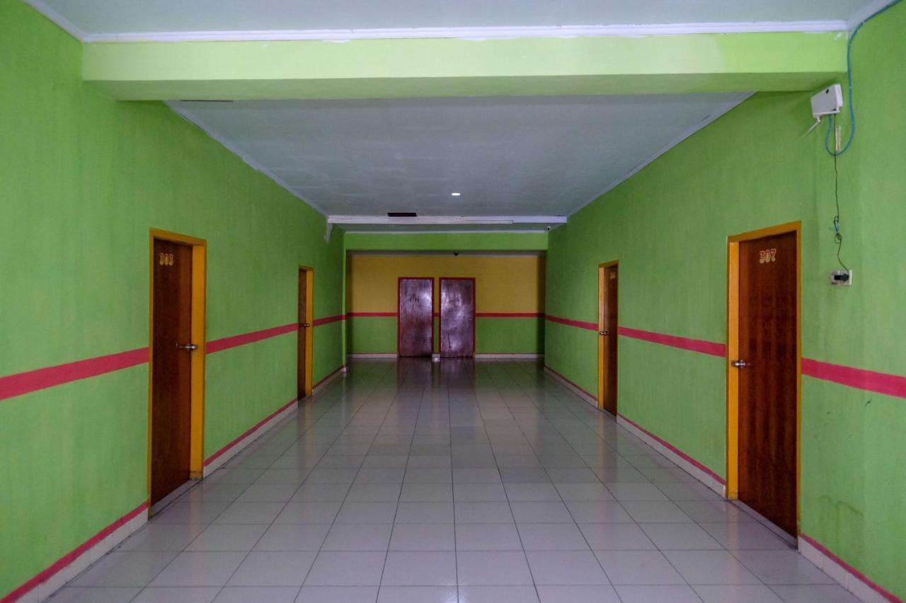 Reddoorz Near Pelabuhan Nusantara Parepare Ngoại thất bức ảnh